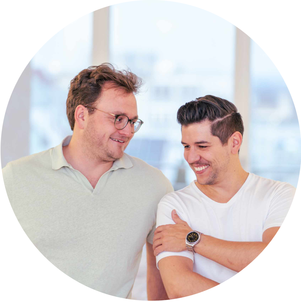 Fridolin Meinert und Valentin Scharpf bei der Besprechung eines Patientenfalls